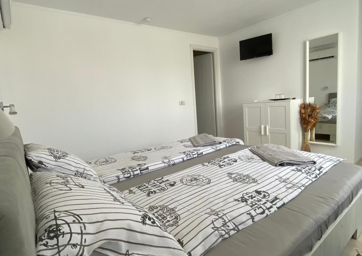 Four Rooms Curtea de Argeş Buitenkant foto