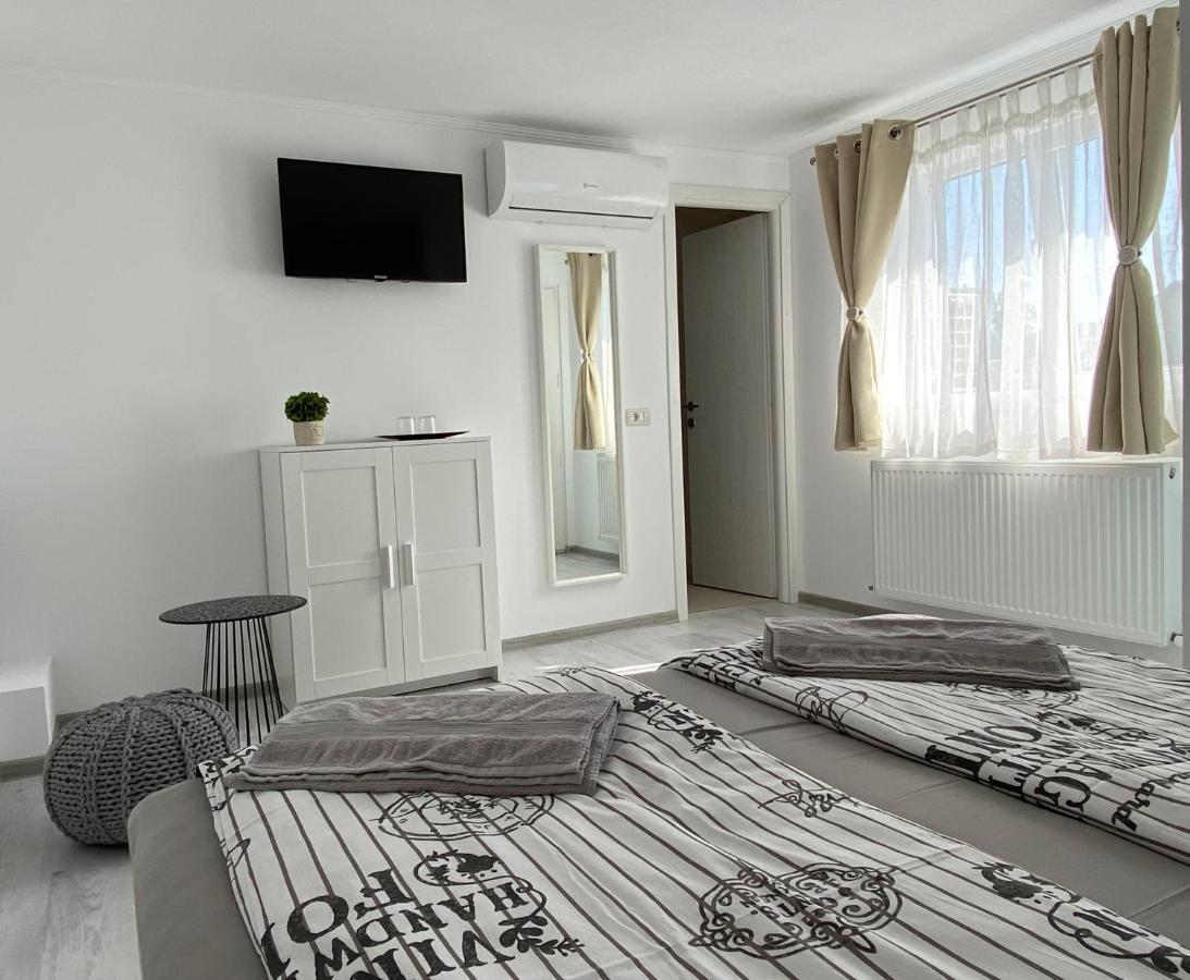 Four Rooms Curtea de Argeş Buitenkant foto